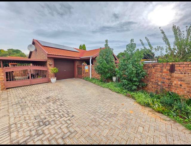 3 BEDROOM TOWNHOUSE FOR SALE IN MEYERTON CENTRAL